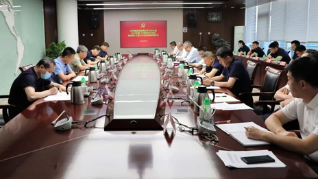 抖圈集团党委理论学习中心组传达学习市委十三届三次全会精神